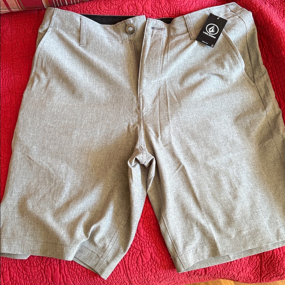 Men’s Volcom Light Gray Men's Shorts NWT